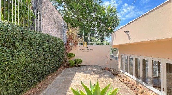 MAGNÍFICA CASA EM LOCALIZAÇÃO PRIVILEGIADA - TRANQUILIDADE E CONFORTO