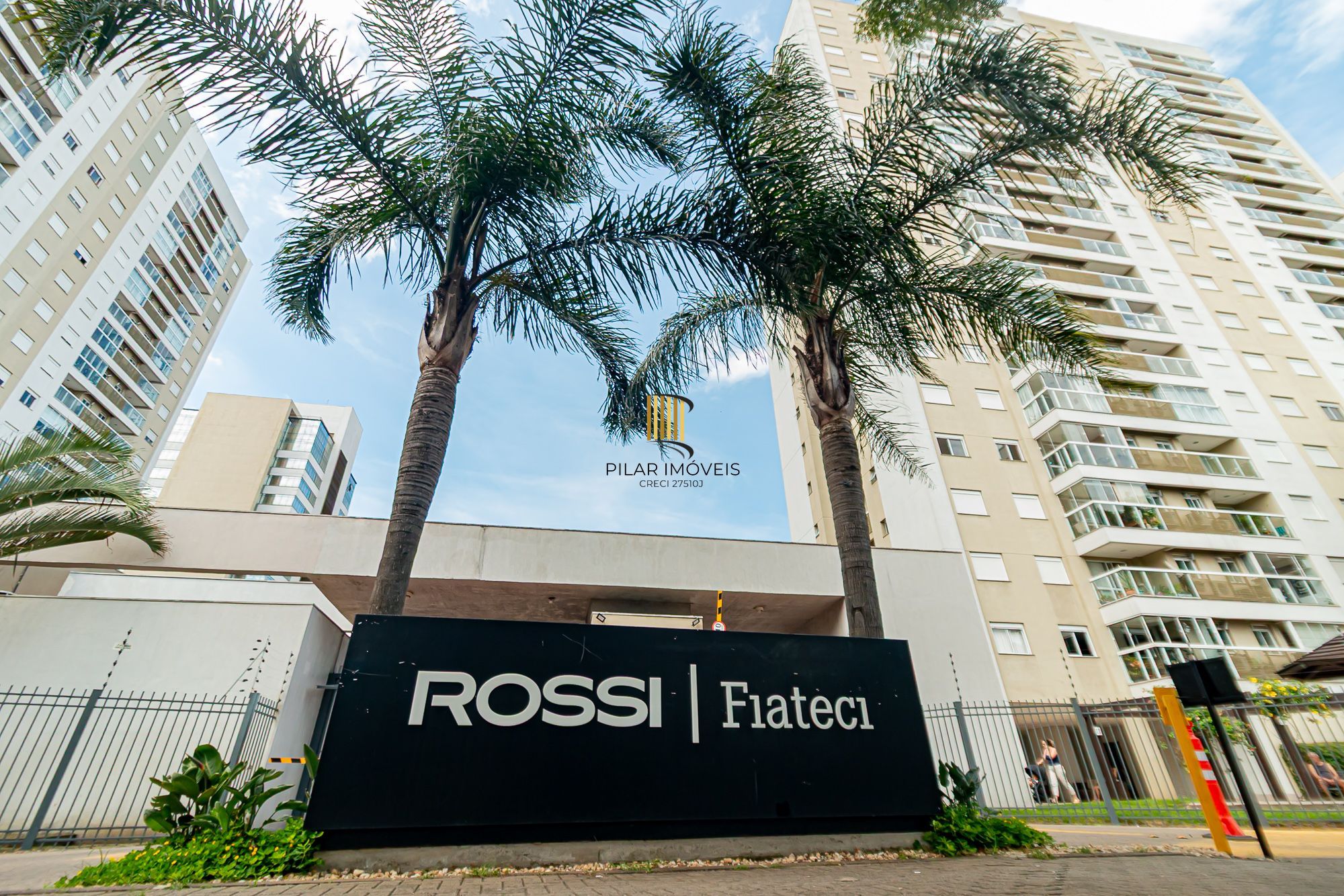 Apartamento 3 dormitórios, 2 banheiros, 1 vaga coberta e piscinas B. São Geraldo