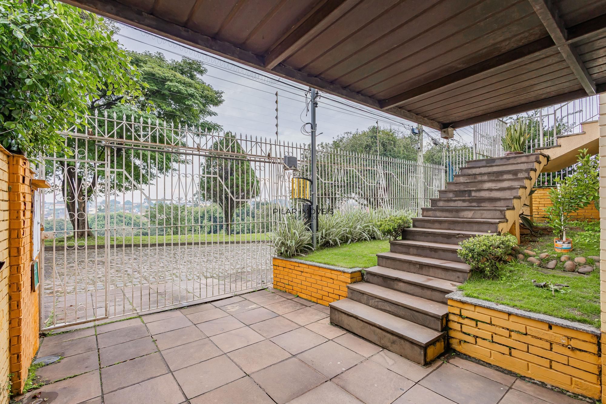 Casa 5 dormitórios no bairro Parque Santa Fé
