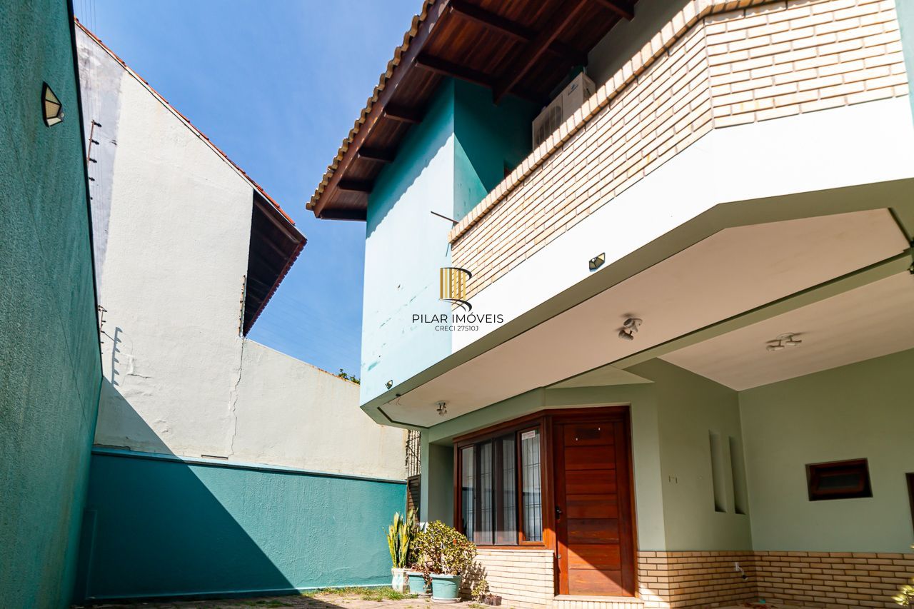 Oportunidade em Ipanema: Casa em Condomínio Fechado com Suíte Master, Hidromassagem e Alto Padrão