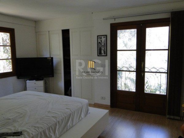 Casa Condominio para Venda - 480m², 3 dormitórios, sendo 2 suites, 2 vagas - Elsa