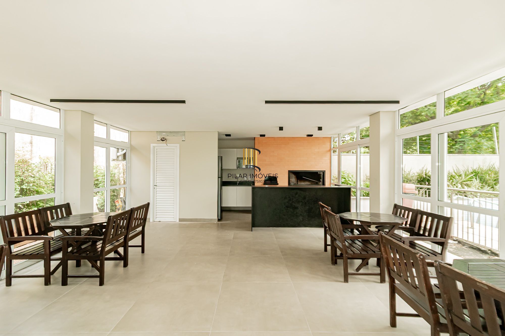 Apartamento 3 dormitórios, 2 banheiros, 1 vaga coberta e piscinas B. São Geraldo