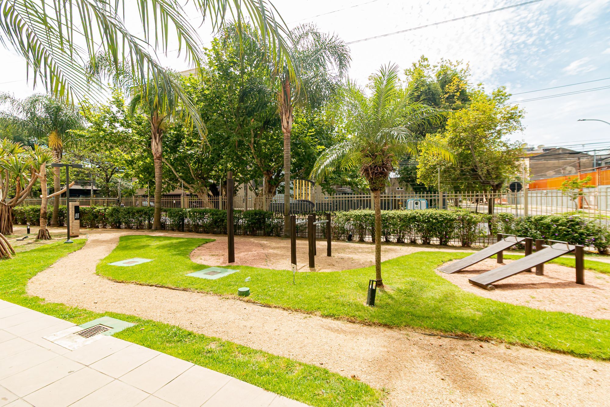 Apartamento 3 dormitórios, 2 banheiros, 1 vaga coberta e piscinas B. São Geraldo