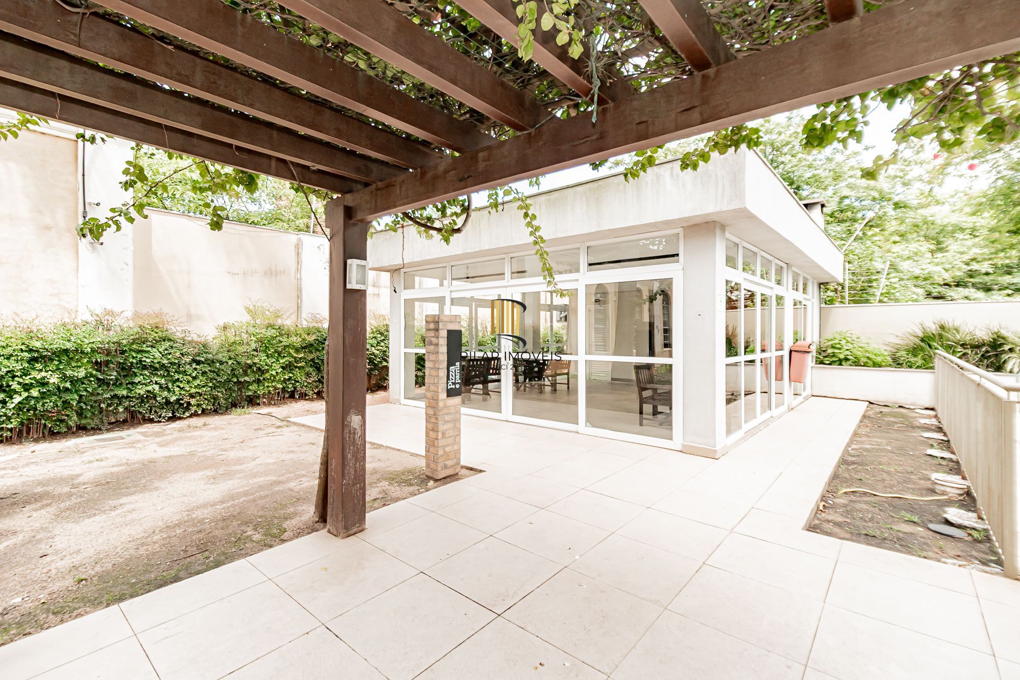 Apartamento 3 dormitórios, 2 banheiros, 1 vaga coberta e piscinas B. São Geraldo