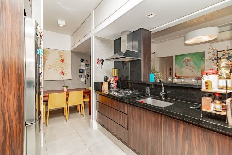 🏡 Apartamento Reformado e Decorado na Cristóvão Colombo — Vista Espetacular para o Pôr do Sol do Guaíba 🌅