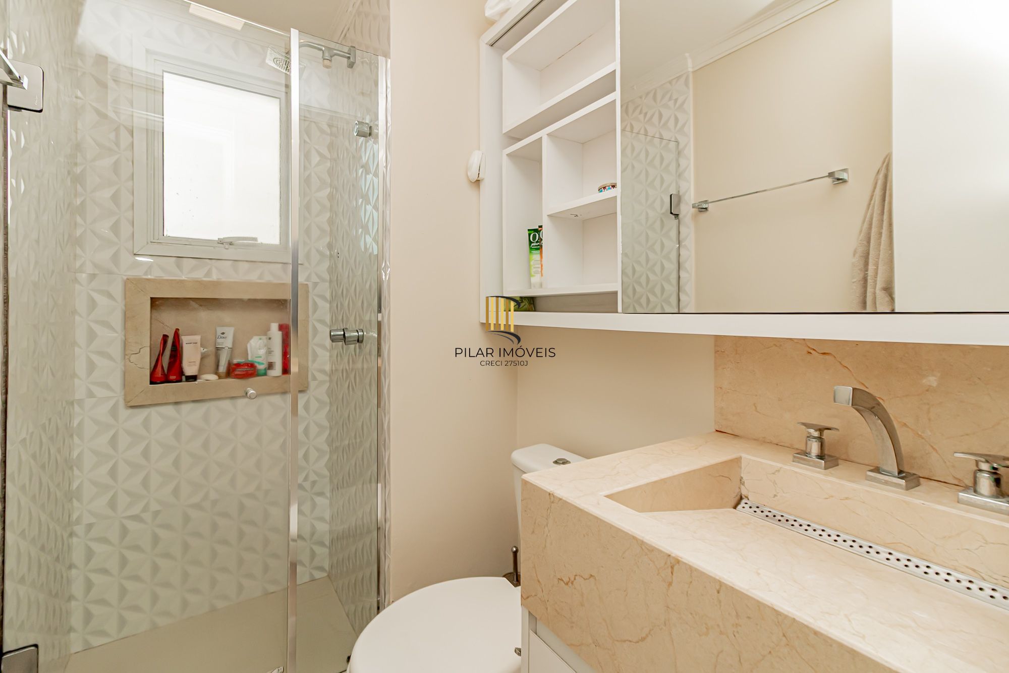 Apartamento 3 dormitórios, 2 banheiros, 1 vaga coberta e piscinas B. São Geraldo