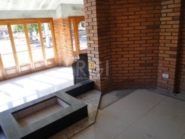 Casa Condominio para Venda - 480m², 3 dormitórios, sendo 2 suites, 2 vagas - Elsa