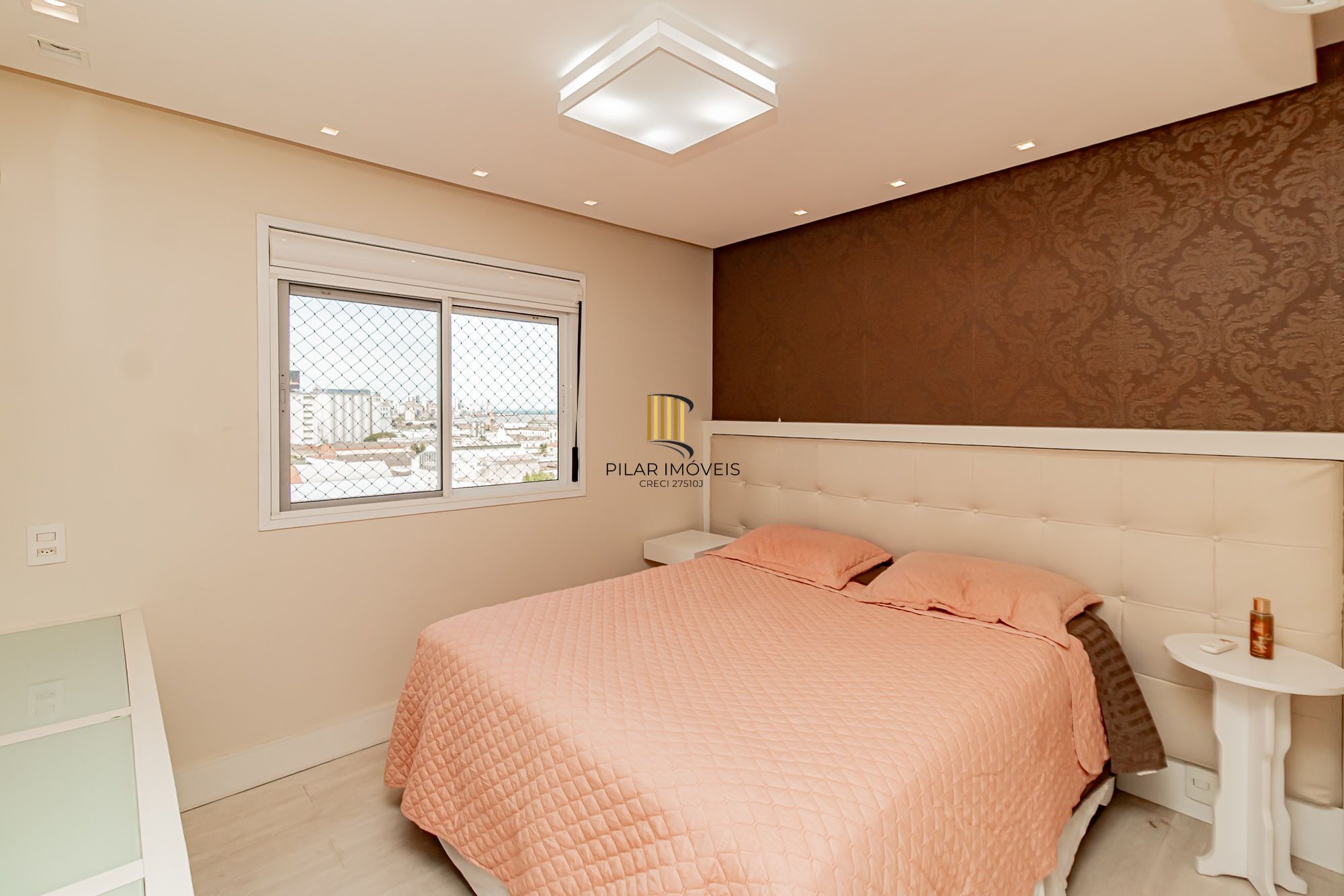 Apartamento 3 dormitórios, 2 banheiros, 1 vaga coberta e piscinas B. São Geraldo