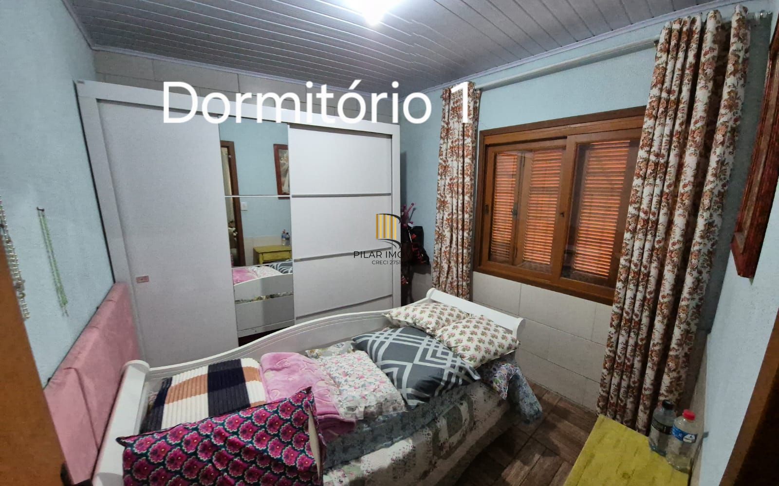 Casa 5 dorm. (2 s.) e anexo, 159 M², churrasqueiras, Piscina em Cachoeirinha.