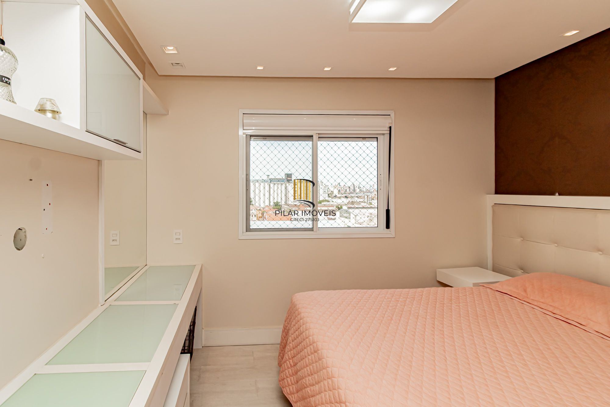 Apartamento 3 dormitórios, 2 banheiros, 1 vaga coberta e piscinas B. São Geraldo