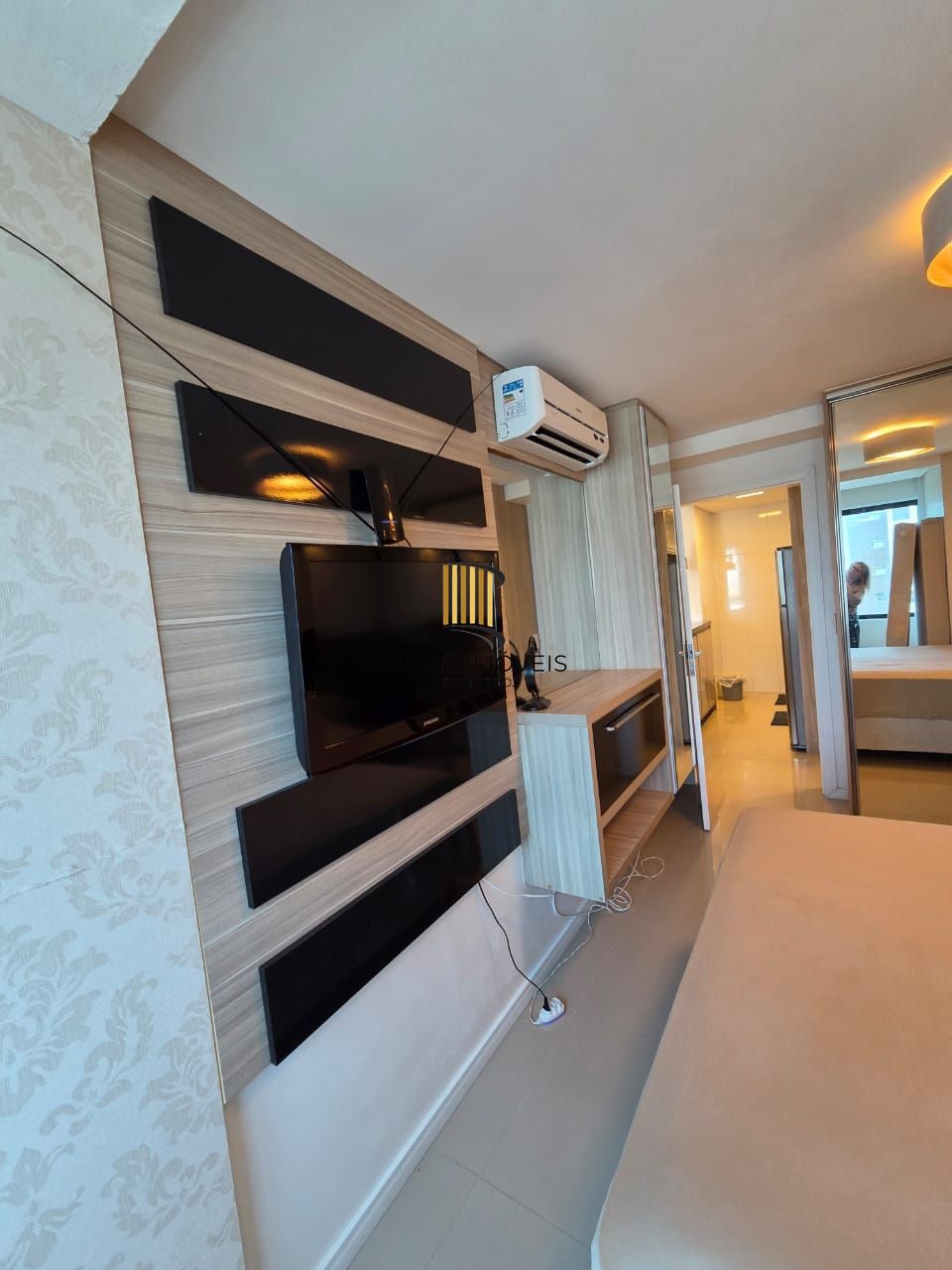 Apartamento 1 dormitório e churrasqueira, 1Box 550 m do mar, Capão da Canoa.