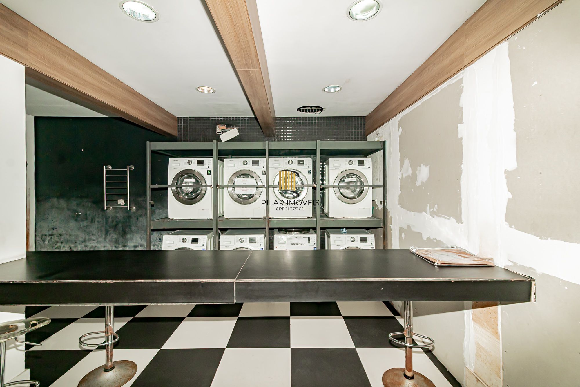 Apartamento 3 dormitórios, 2 banheiros, 1 vaga coberta e piscinas B. São Geraldo