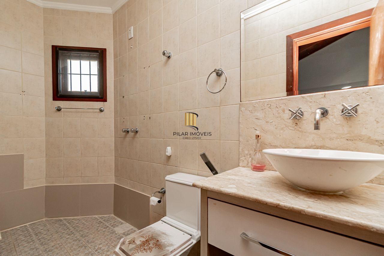 Oportunidade em Ipanema: Casa em Condomínio Fechado com Suíte Master, Hidromassagem e Alto Padrão