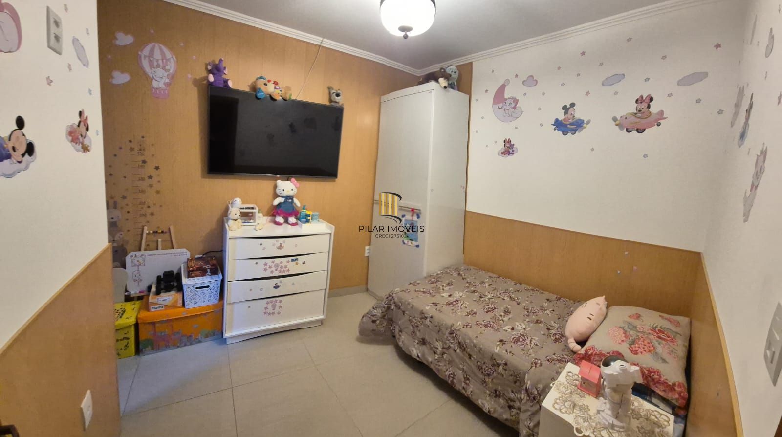 Casa 5 dorm. (2 s.) e anexo, 159 M², churrasqueiras, Piscina em Cachoeirinha.