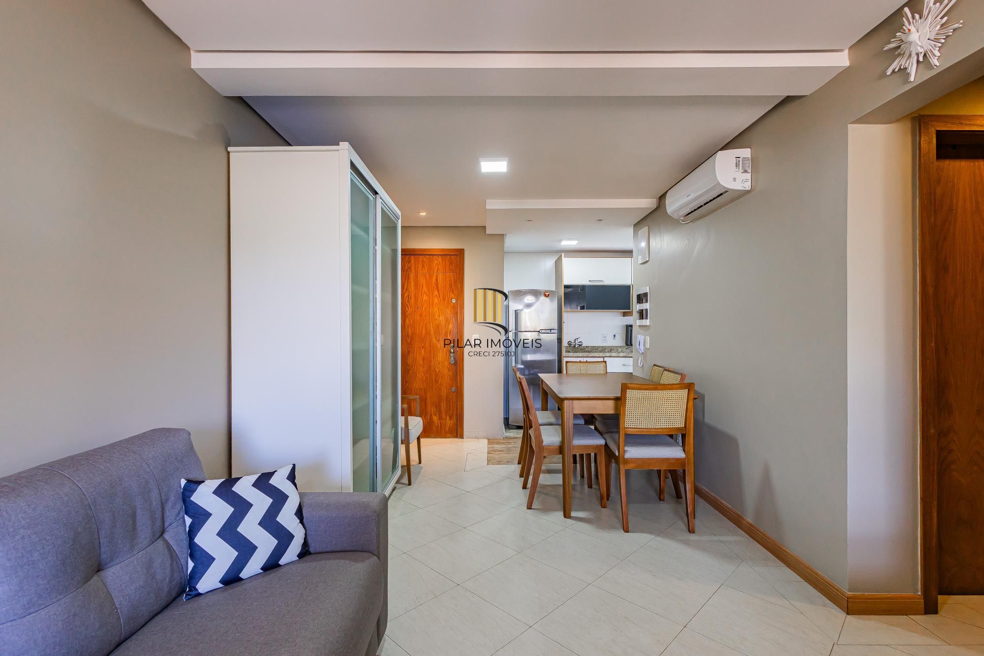 Apartamento lindo, 2 dormitórios, 2 vagas de garagem e ELEVADOR B. Jardim Botánico