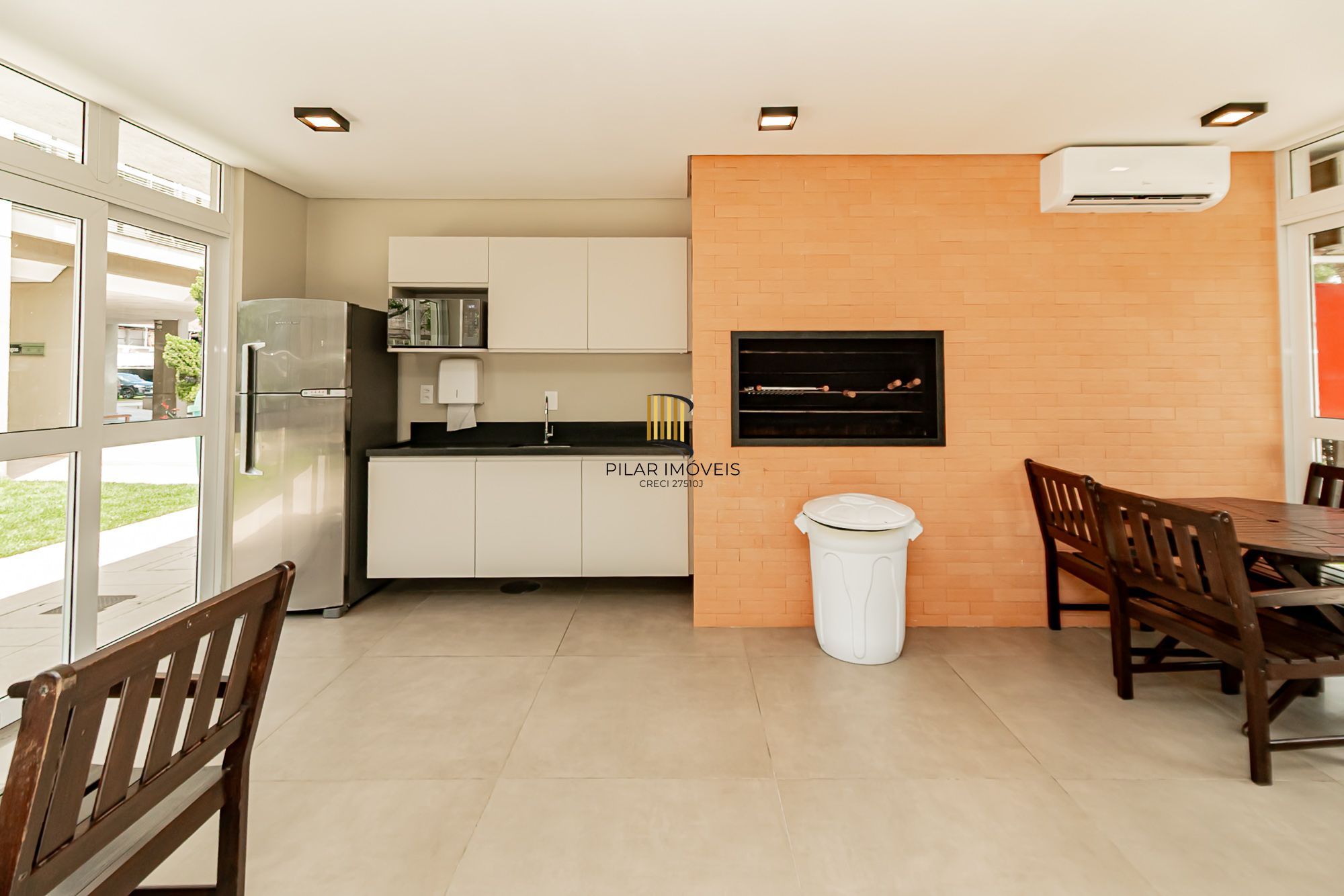 Apartamento 3 dormitórios, 2 banheiros, 1 vaga coberta e piscinas B. São Geraldo