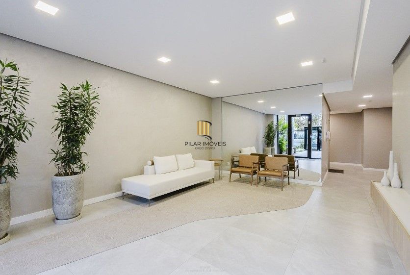 Excelente Apartamento semimobiliado de 71 m² privativos no Bairro Petrópolis.