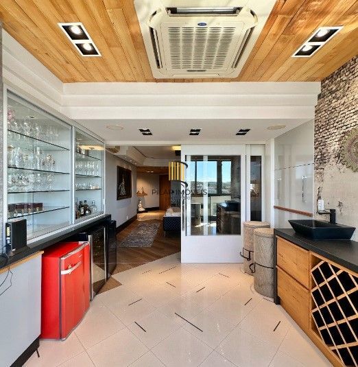 Cobertura 2 dormitórios, 218m², lareira, teto retrátil, Centro em Novo Hamburgo