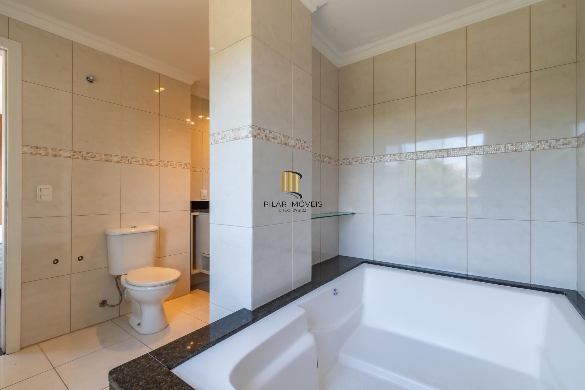 AP 3 dorm. (1 suíte hidro, 1 demi-suíte), 1 vaga. B. Jardim dos Ipês, Gramado.