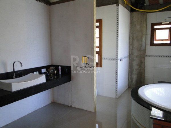 Casa Condominio para Venda - 480m², 3 dormitórios, sendo 2 suites, 2 vagas - Elsa