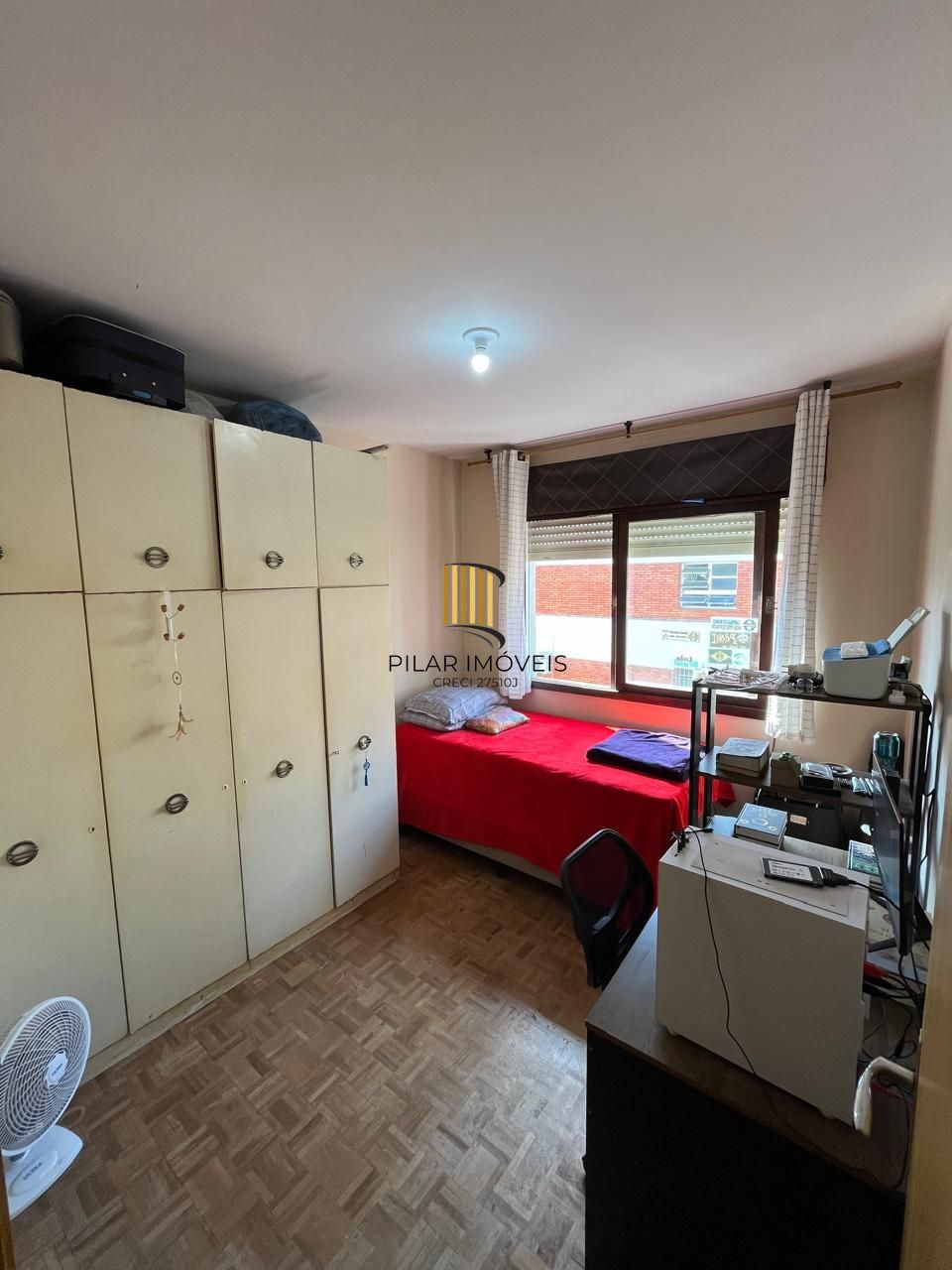 Apartamento 2 dormitórios, 1 vaga coberta no bairro Menino Deus.