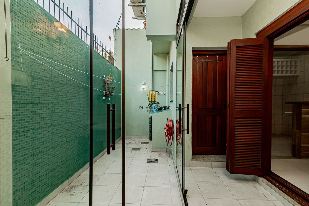 Oportunidade em Ipanema: Casa em Condomínio Fechado com Suíte Master, Hidromassagem e Alto Padrão