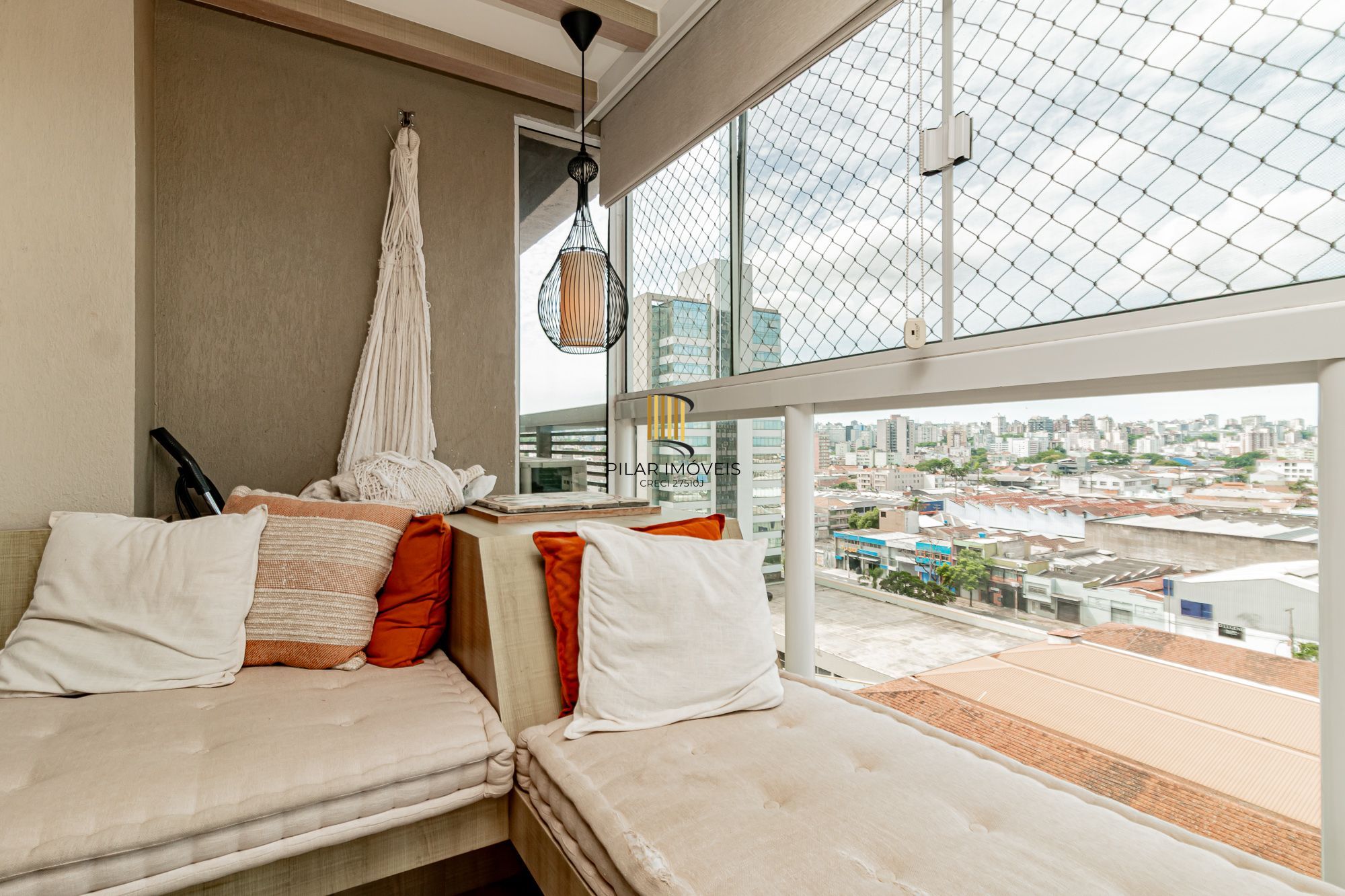 Apartamento 3 dormitórios, 2 banheiros, 1 vaga coberta e piscinas B. São Geraldo