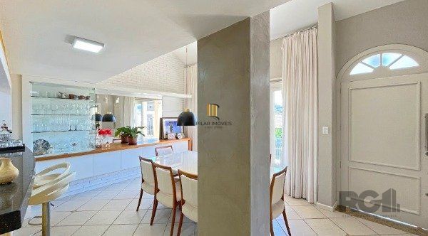 MAGNÍFICA CASA EM LOCALIZAÇÃO PRIVILEGIADA - TRANQUILIDADE E CONFORTO
