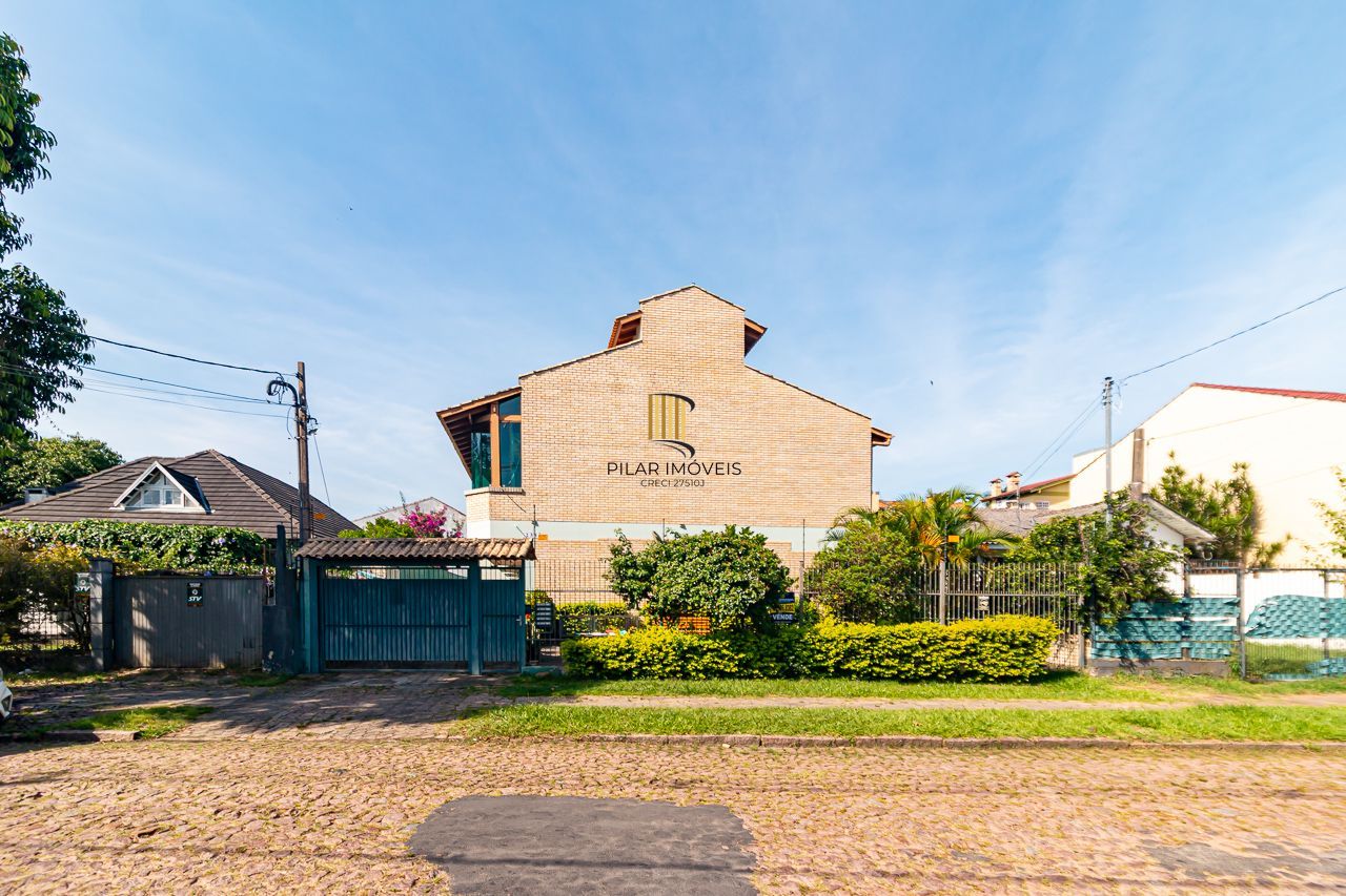 Oportunidade em Ipanema: Casa em Condomínio Fechado com Suíte Master, Hidromassagem e Alto Padrão