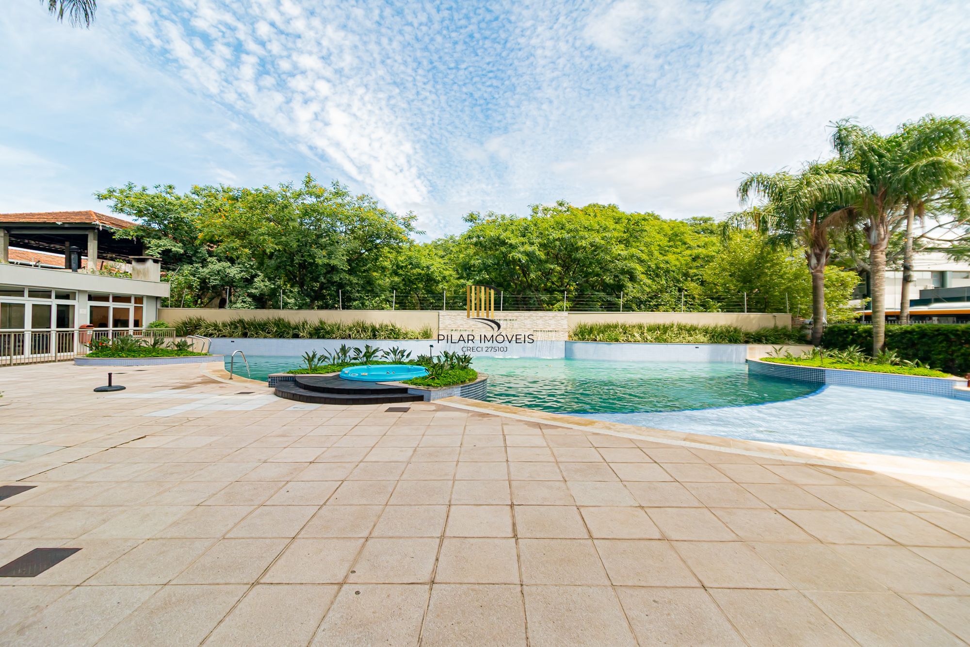 Apartamento 3 dormitórios, 2 banheiros, 1 vaga coberta e piscinas B. São Geraldo