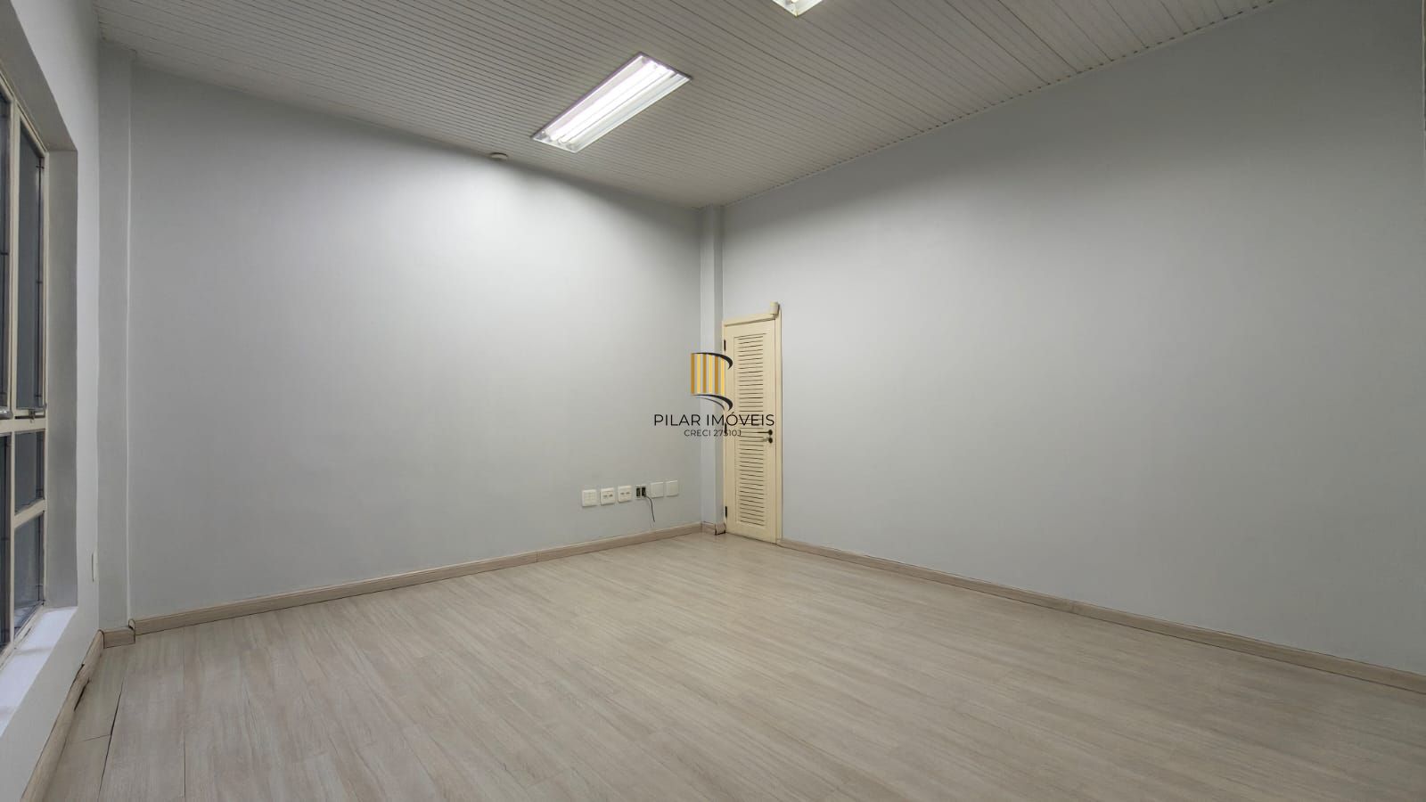 Sala comercial B. Hamb. Velho., Novo Hamburgo. 326,28 M2 privativos  e 4 Vagas