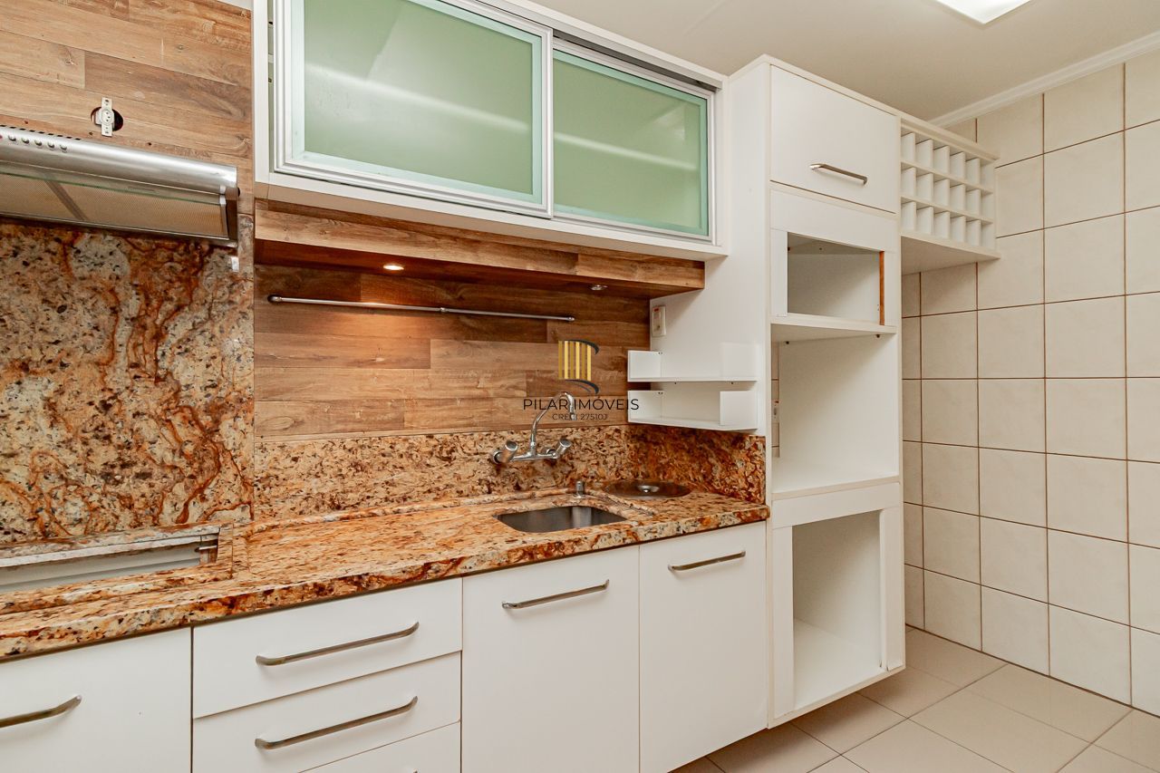 Oportunidade em Ipanema: Casa em Condomínio Fechado com Suíte Master, Hidromassagem e Alto Padrão