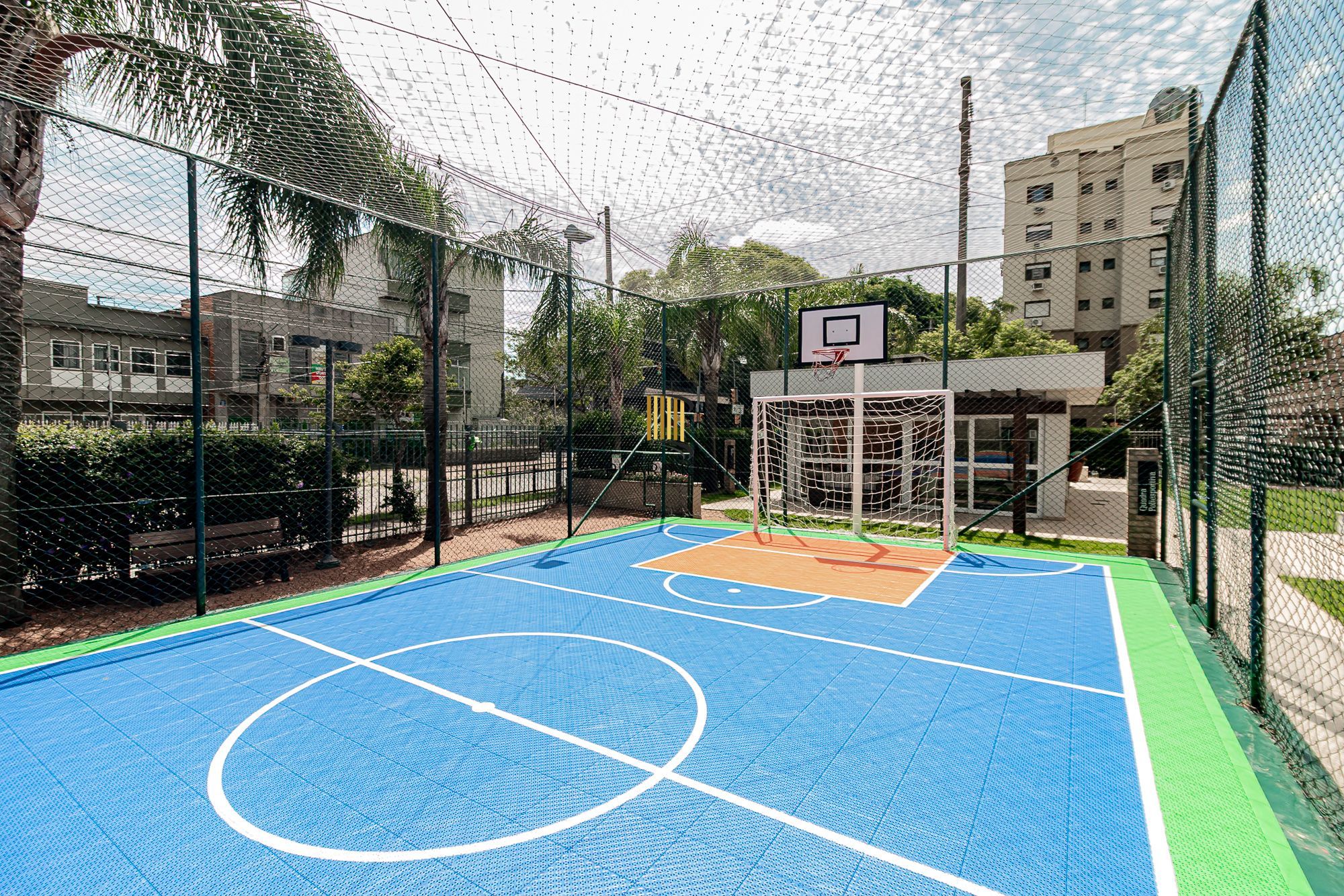 Apartamento 3 dormitórios, 2 banheiros, 1 vaga coberta e piscinas B. São Geraldo