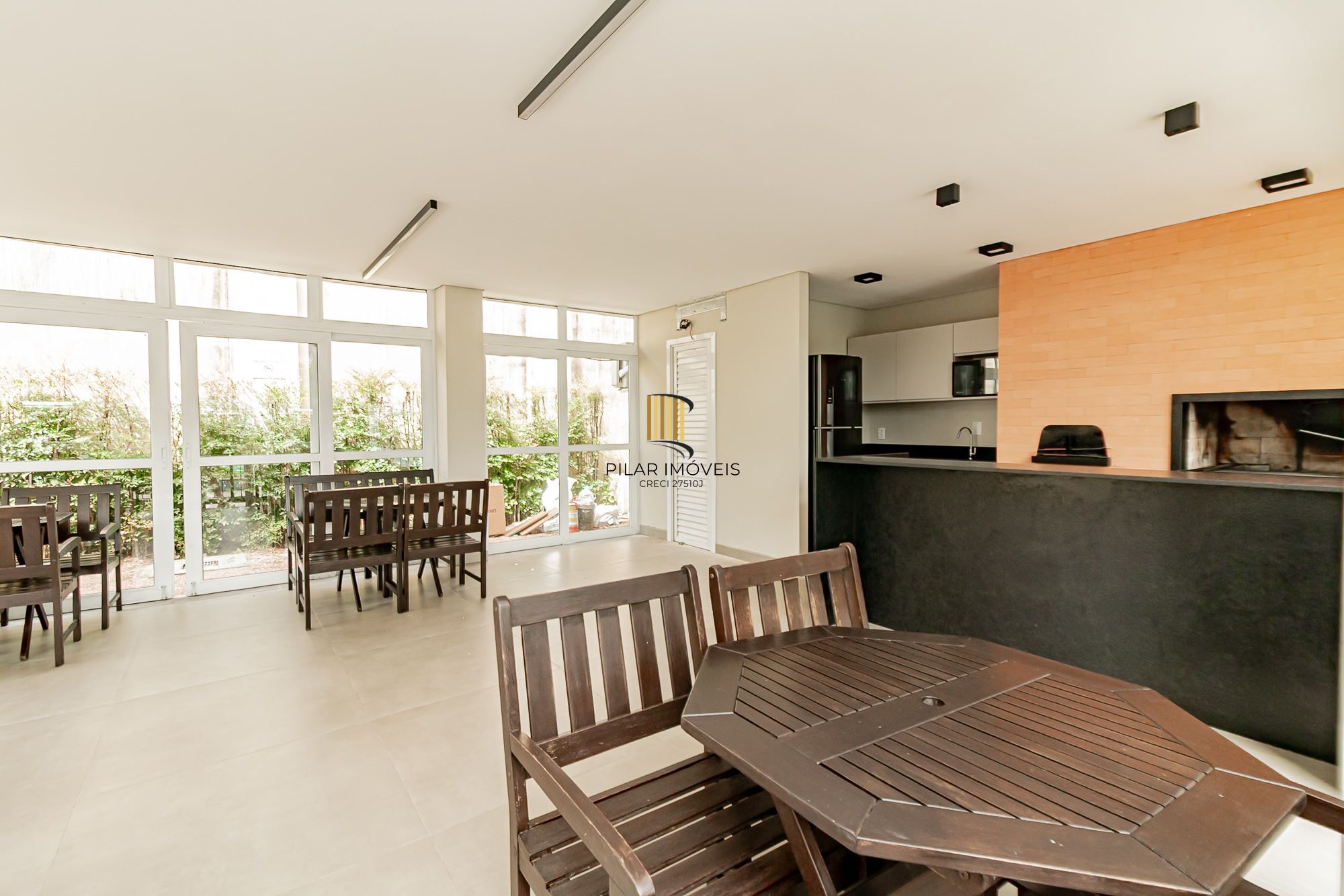 Apartamento 3 dormitórios, 2 banheiros, 1 vaga coberta e piscinas B. São Geraldo