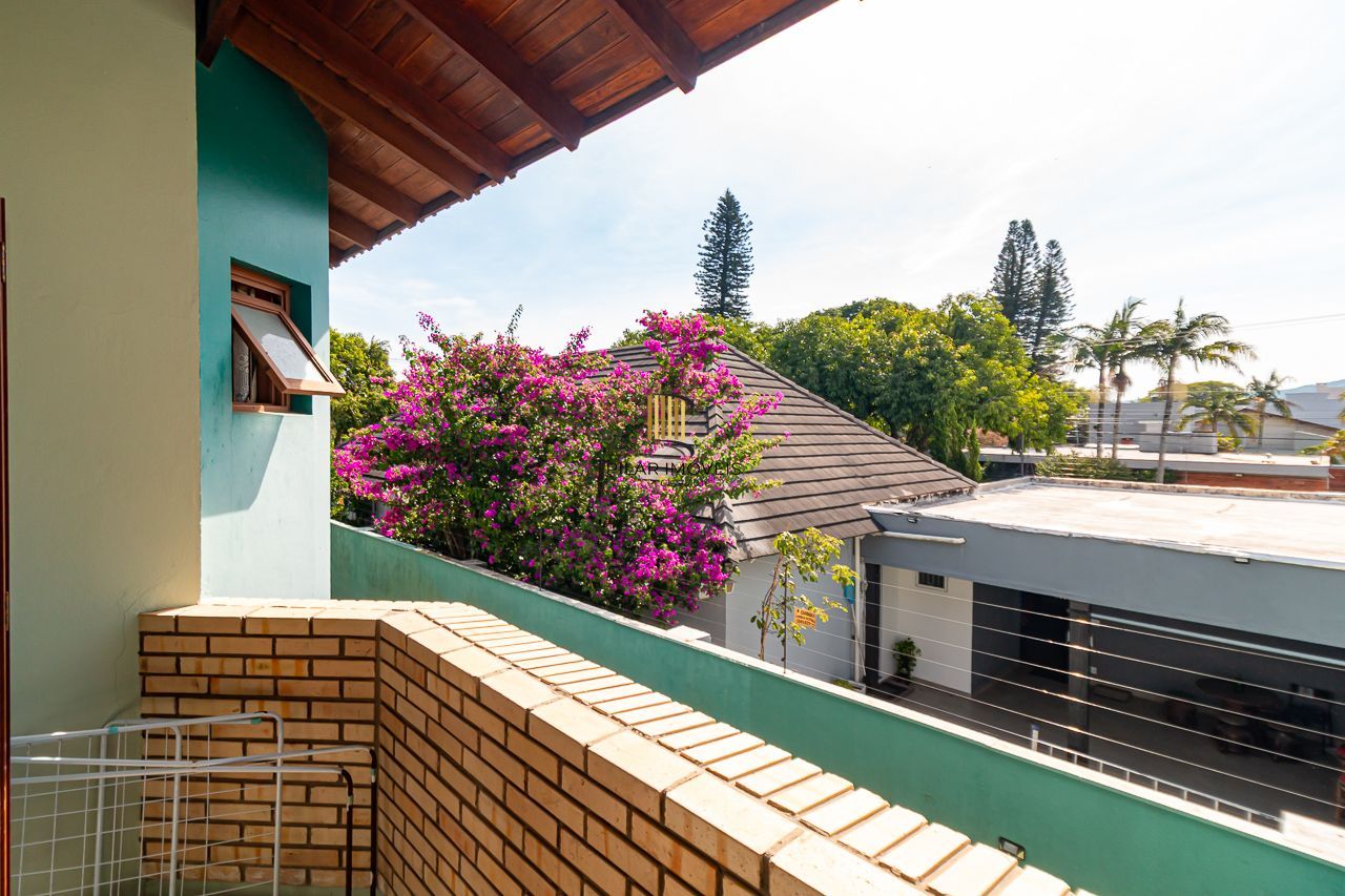 Oportunidade em Ipanema: Casa em Condomínio Fechado com Suíte Master, Hidromassagem e Alto Padrão