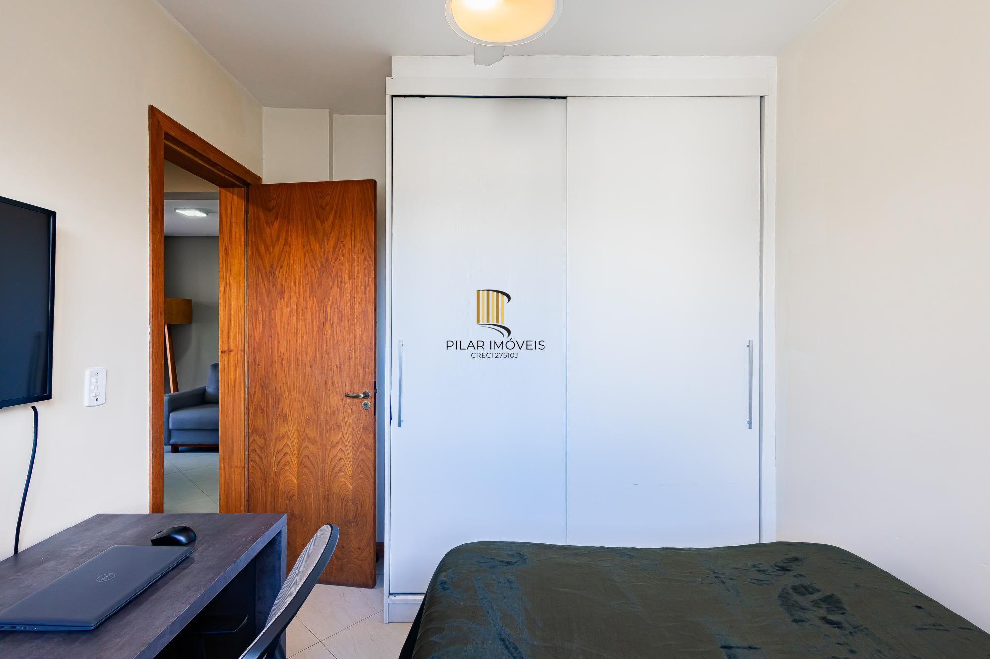 Apartamento lindo, 2 dormitórios, 2 vagas de garagem e ELEVADOR B. Jardim Botánico