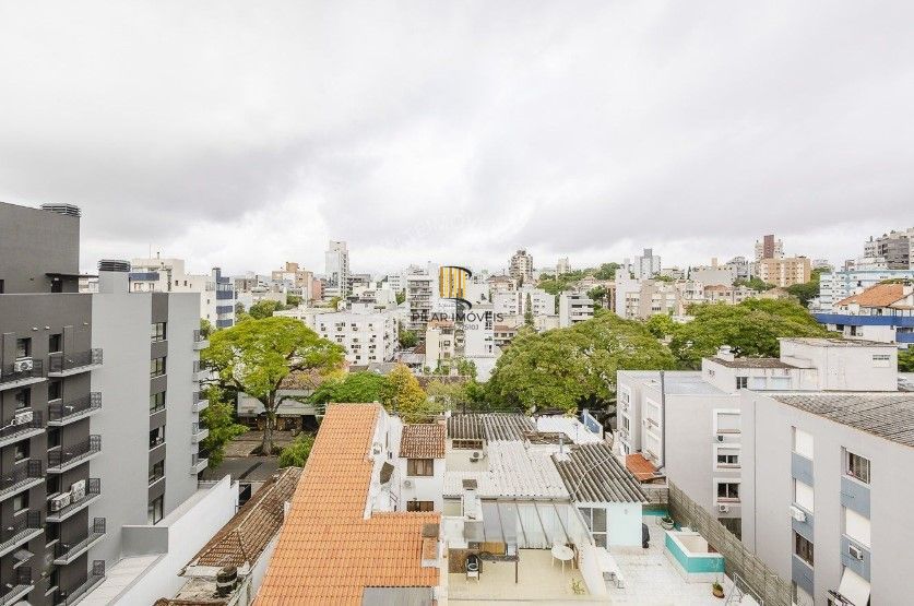 Excelente Apartamento semimobiliado de 71 m² privativos no Bairro Petrópolis.