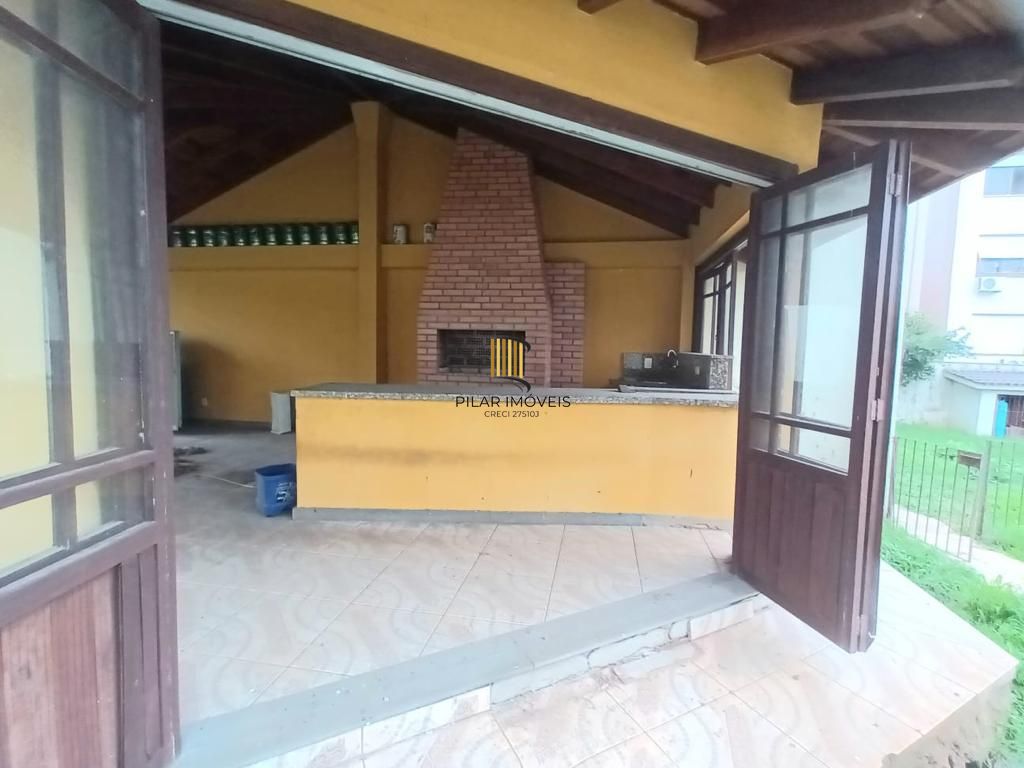 Sobrado 4 dormitórios no bairro Nossa Senhora das Graças