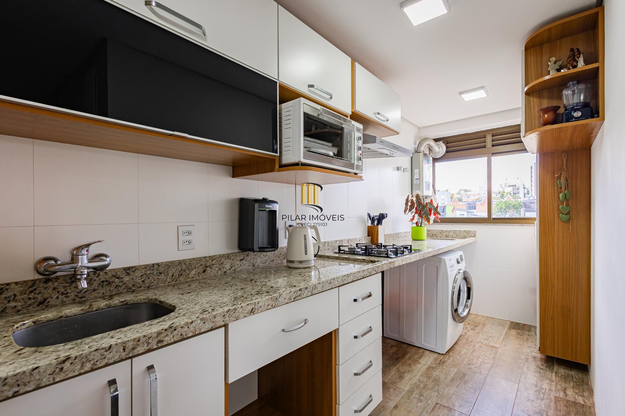 Apartamento lindo, 2 dormitórios, 2 vagas de garagem e ELEVADOR B. Jardim Botánico