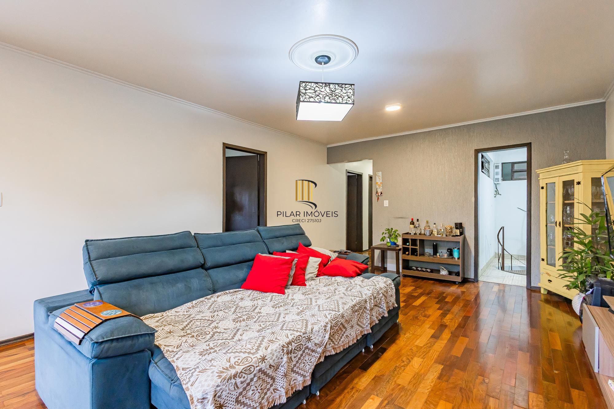 Casa 5 dormitórios no bairro Parque Santa Fé