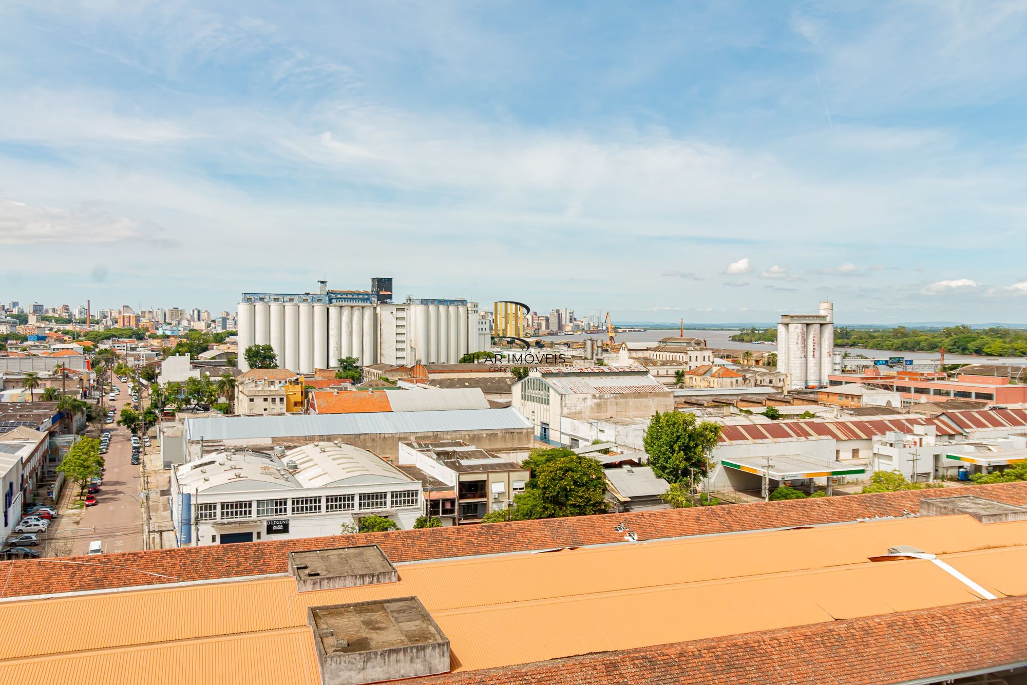 Apartamento 3 dormitórios, 2 banheiros, 1 vaga coberta e piscinas B. São Geraldo