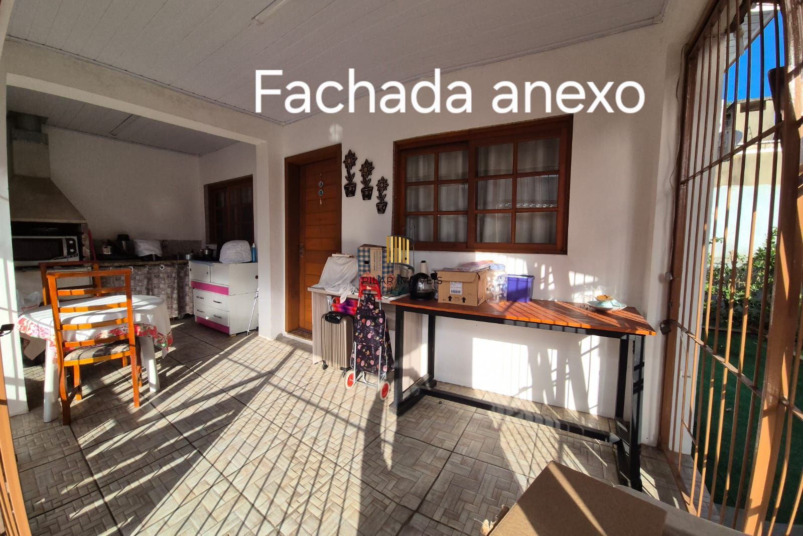 Casa 5 dorm. (2 s.) e anexo, 159 M², churrasqueiras, Piscina em Cachoeirinha.