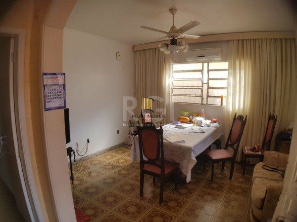 Casa para Venda - 252m², 3 dormitórios, 2 vagas - Belém Novo