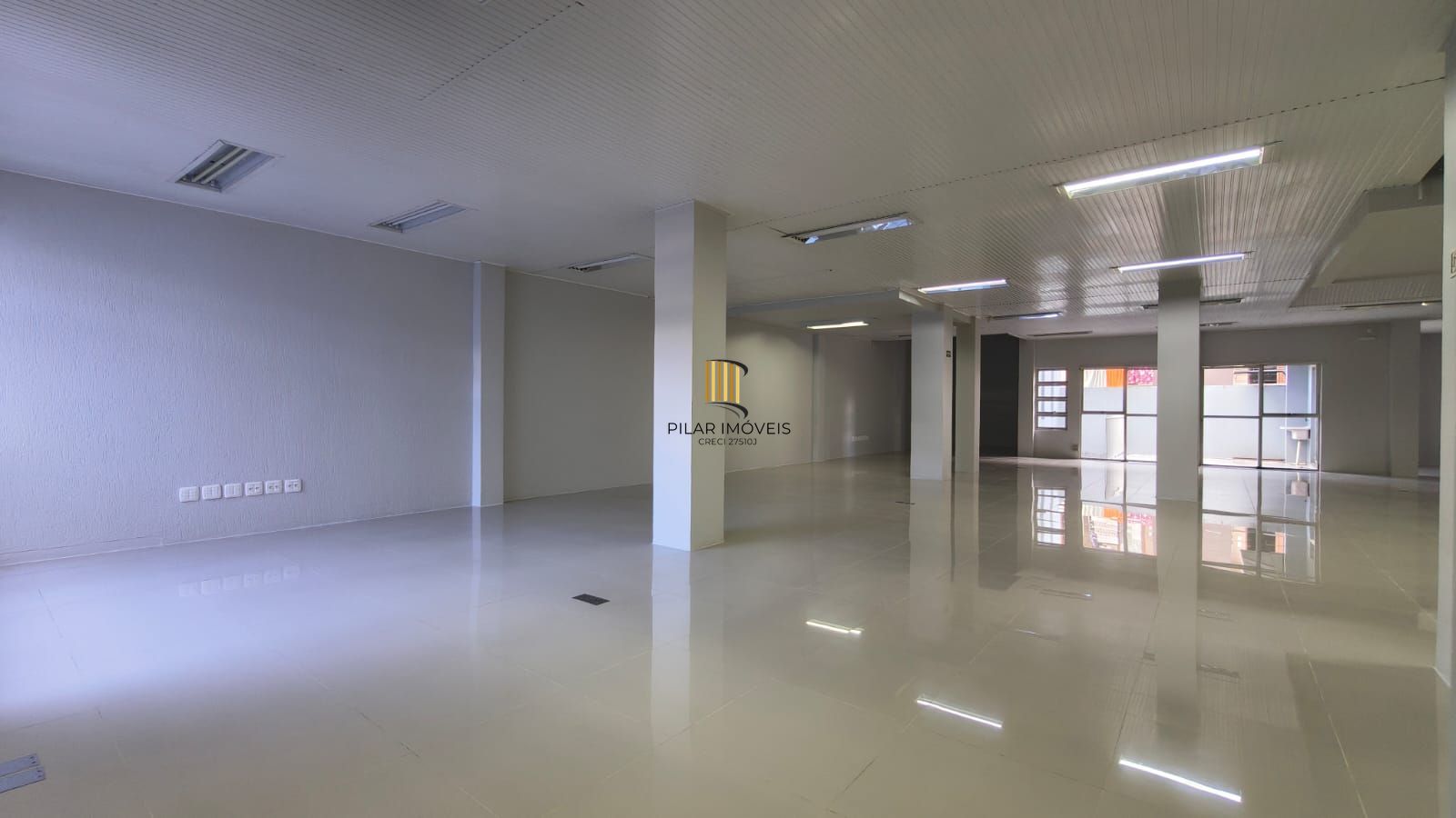 Sala comercial B. Hamb. Velho., Novo Hamburgo. 326,28 M2 privativos  e 4 Vagas