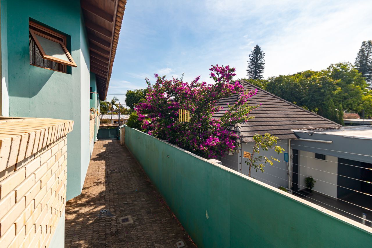 Oportunidade em Ipanema: Casa em Condomínio Fechado com Suíte Master, Hidromassagem e Alto Padrão