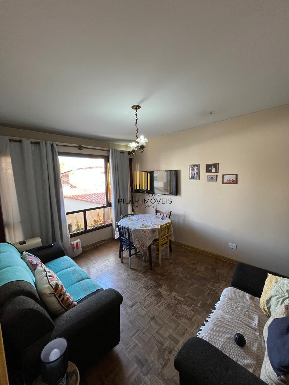 Apartamento 2 dormitórios, 1 vaga coberta no bairro Menino Deus.