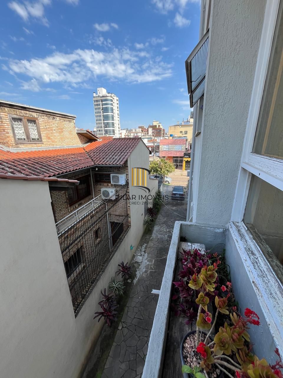 Apartamento 2 dormitórios, 1 vaga coberta no bairro Menino Deus.