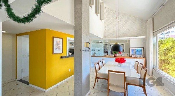 MAGNÍFICA CASA EM LOCALIZAÇÃO PRIVILEGIADA - TRANQUILIDADE E CONFORTO