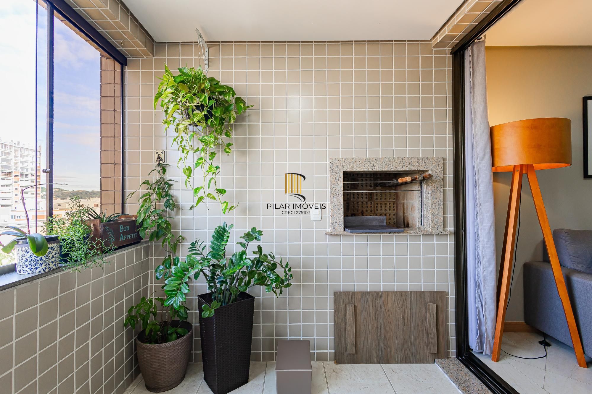 Apartamento lindo, 2 dormitórios, 2 vagas de garagem e ELEVADOR B. Jardim Botánico