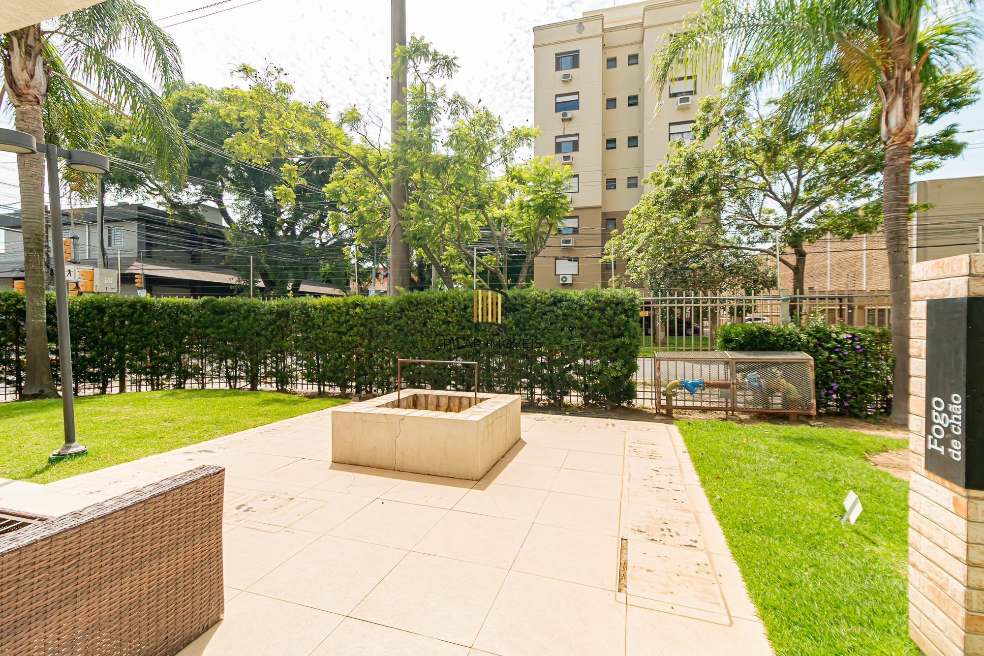 Apartamento 3 dormitórios, 2 banheiros, 1 vaga coberta e piscinas B. São Geraldo